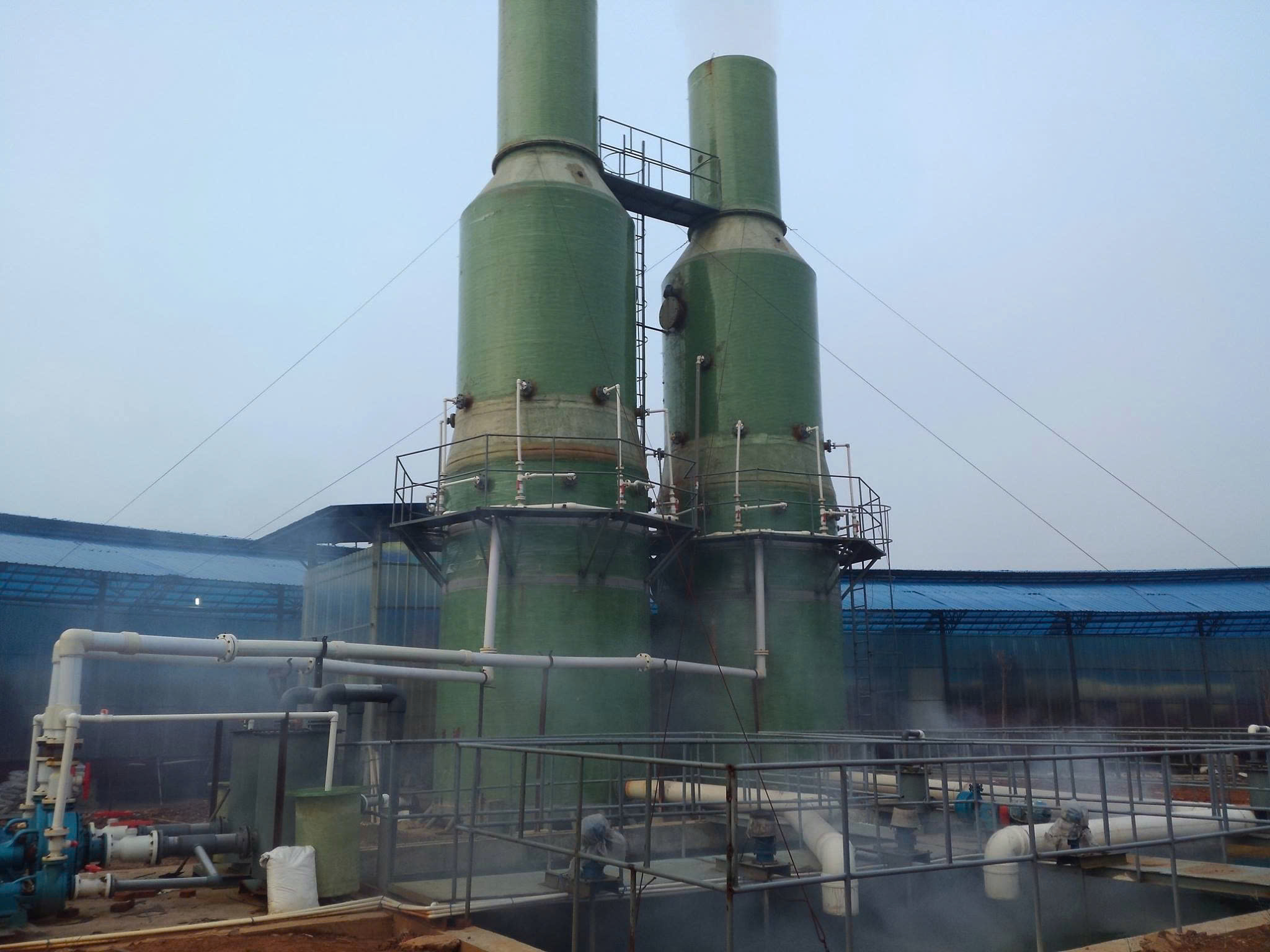 Tháp hấp thụ xử lý khí thải giải quyết nỗi lo an toàn sức khỏe người lao động và môi trường